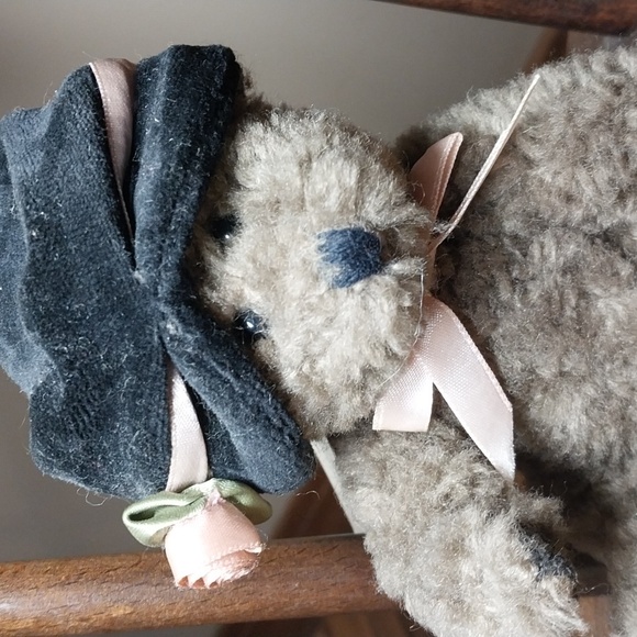 Boyd's Bear Retired Simone. 7". Black Velvet Hat with Pink Ribbon 🎀 - Picture 3 of 4